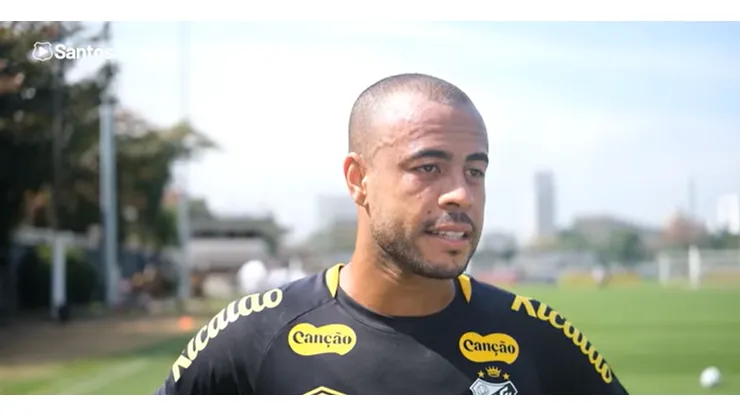 Novo reforço do Santos, Mayke, faz promessa ousada antes de duelo decisivo contra Cruzeiro (Reprodução/TV Santos)