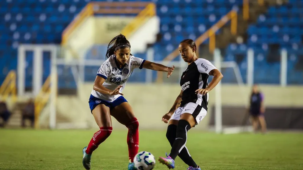 Jogadoras do Bahia e Corinthians em campo no Brasileirão Feminino