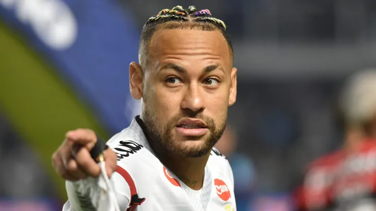 O atacante Neymar, está dando o nome no Santos e pode ser o trunfo contra a equipe de Leonardo Jardim no Mineirão neste domingo (10)
