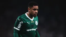 Vitor Roque soma quatro gols no Palmeiras