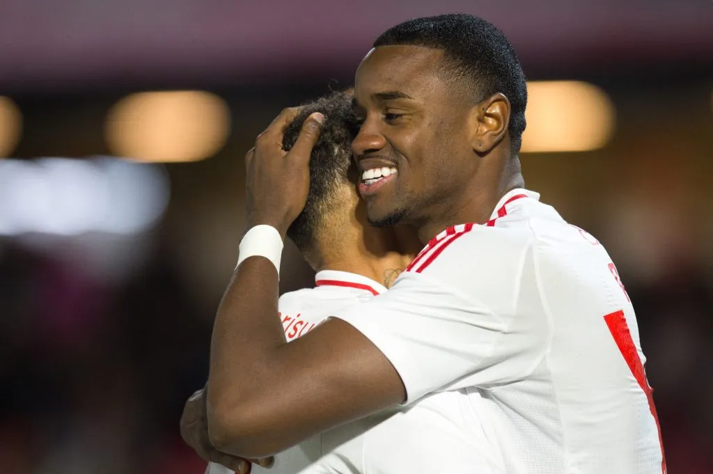 Ricardo Mathias, atacante do Internacional em partida do Brasileirão Betano – Foto: Anderson Romao/AGIF
