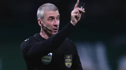 O arbitro Anderson Daronco durante partida entre Palmeiras e Corinthians no estadio Arena Allianz Parque pelo campeonato Copa Do Brasil 2025. Foto: Ettore Chiereguini/AGIF