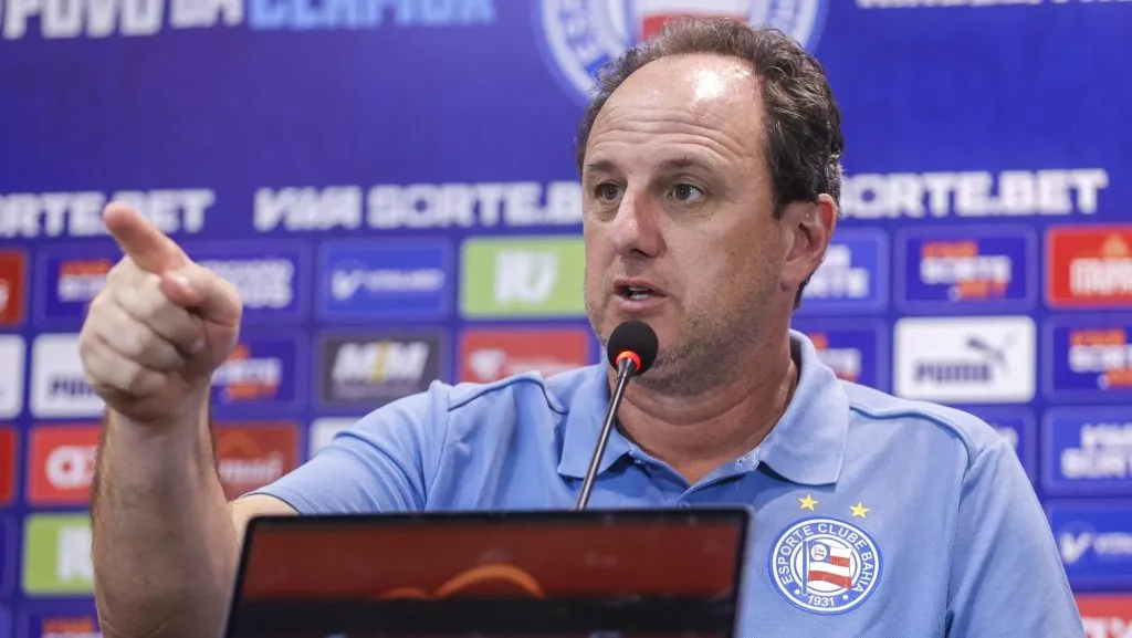Rogério Ceni durante entrevista coletiva. Foto: Rafael Rodrigues/EC Bahia