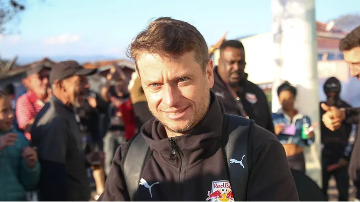 Seabra na chegada da delegação ao palco do jogo