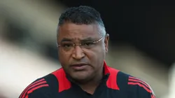 Roger Machado durante partida contra o Massa Bruta