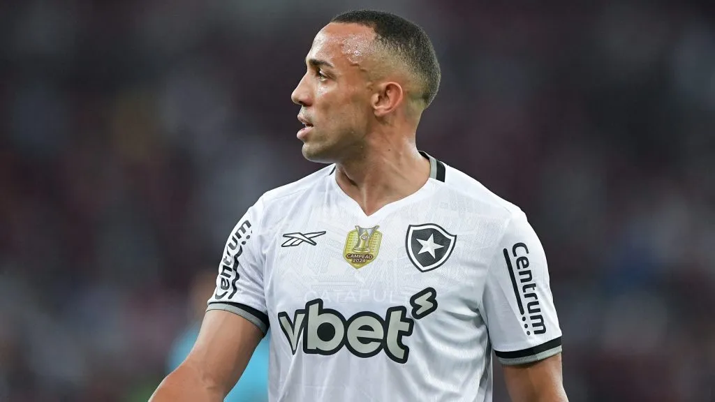 Marçal, atleta do Glorioso. Foto: Thiago Ribeiro/AGIF.