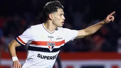 Bobadilla comemorando pelo São Paulo contra o Vitória - Foto: Marcello Zambrana/AGIF