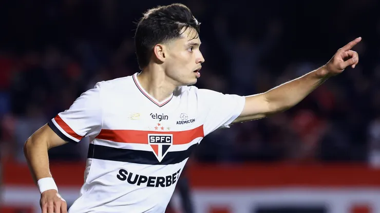 Bobadilla comemorando pelo São Paulo contra o Vitória - Foto: Marcello Zambrana/AGIF