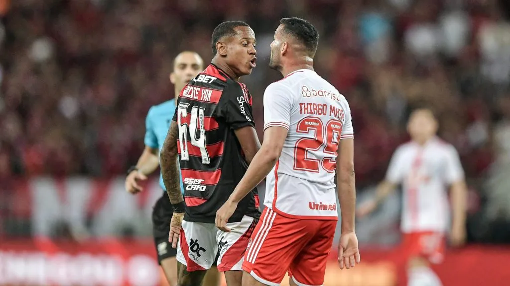 Flamengo x Internacional - Foto: Thiago Ribeiro/AGIF.