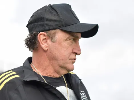 Torcida do Atlético-MG perde a paciência com Cuca