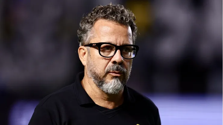 SP - SANTOS - 01/05/2025 - COPA DO BRASIL 2025, SANTOS X CRB - Cleber Xavier tecnico do Santos durante partida contra o CRB no estadio Vila Belmiro pelo campeonato Copa Do Brasil 2025. Foto: Marcello Zambrana/AGIF