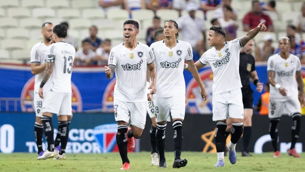 David Ricardo jogador do Botafogo comemora seu gol durante partida contra o Fortaleza. Foto: Baggio Rodrigues/AGIF