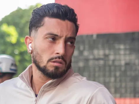 Alex Telles celebra goleada do Botafogo contra o Fortaleza