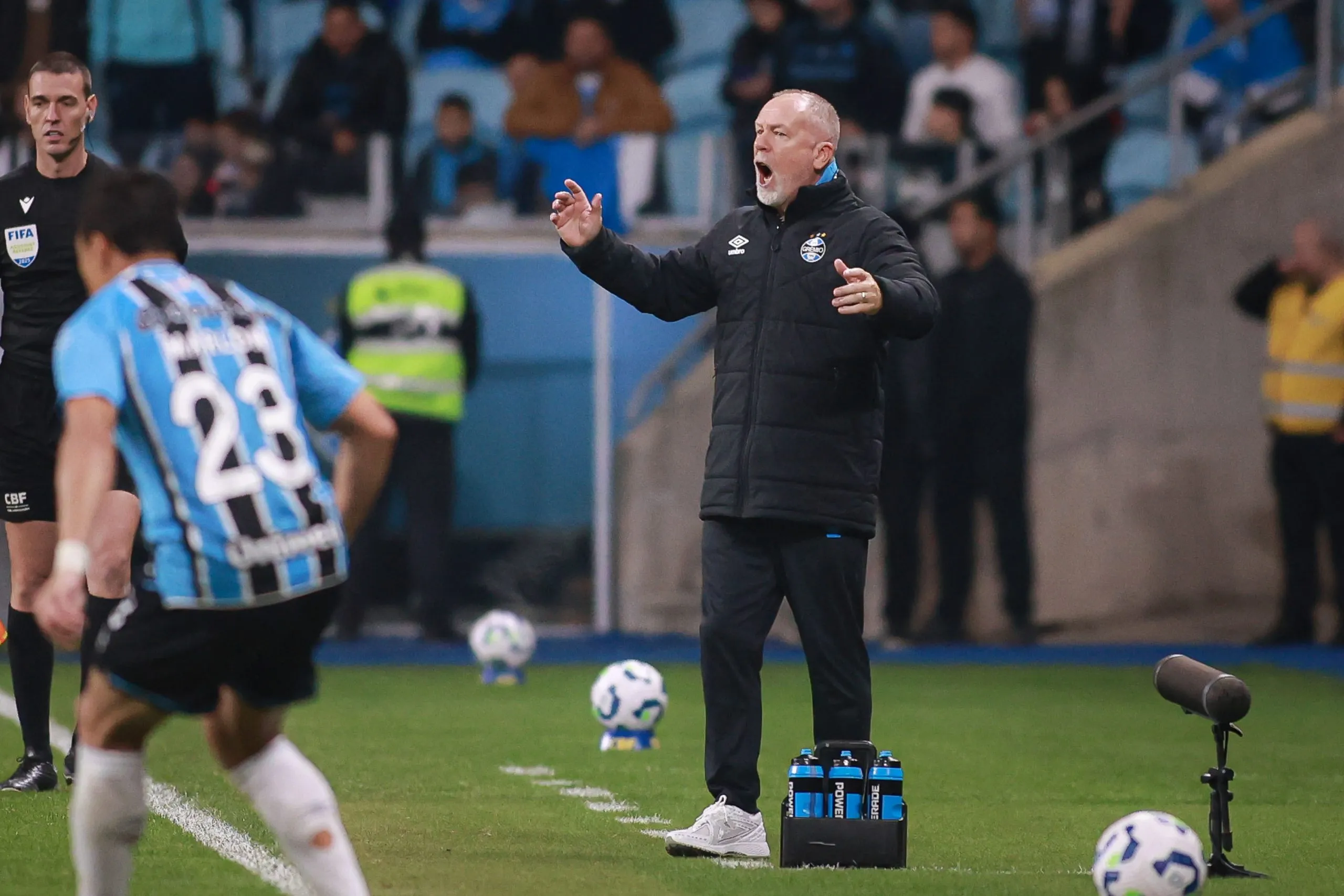 Mano Menezes, técnico do Gremio, durante partida contra o Sport no estadio Arena do Gremio pelo campeonato Brasileiro A 2025. Foto: Maxi Franzoi/AGIF
