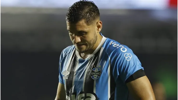 Camilo atua de forma improvisada e acaba sendo muito criticado em derrota do Grêmio para o Sport.