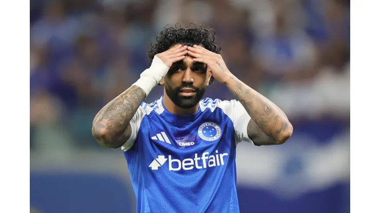 MG - BELO HORIZONTE - 10/08/2025 - BRASILEIRO A 2025, CRUZEIRO X SANTOS - Gabriel Barbosa jogador do Cruzeiro lamenta durante partida contra o Santos no estadio Mineirao pelo campeonato Brasileiro A 2025. Foto: Gilson Lobo/AGIF