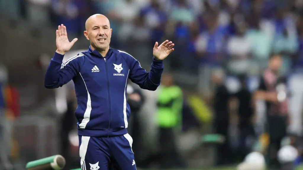 MG – BELO HORIZONTE – 10/08/2025 – BRASILEIRO A 2025, CRUZEIRO X SANTOS – Leonardo Jardim tecnico do Cruzeiro durante partida contra o Santos no estadio Mineirao pelo campeonato Brasileiro A 2025.  Foto: Gilson Lobo/AGIF