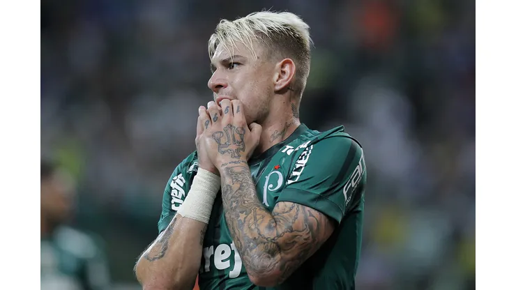 — Roger Guedes com a camisa do Palmeiras em 2017