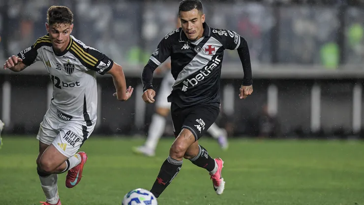 Natanael e Coutinho durante Vasco x Atlético-MG - Foto: Thiago Ribeiro/AGIF