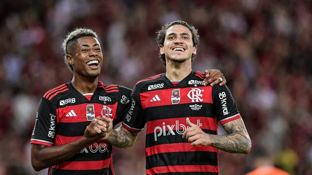 Bruno Henrique e Pedro comemorando pelo Flamengo – Foto: Thiago Ribeiro/AGIF