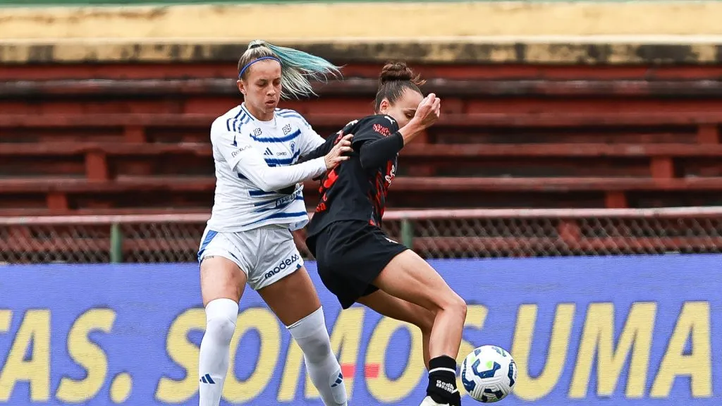 Jogadoras do Red Bull Bragantino e Cruzeiro em campo