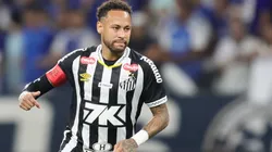 Neymar em ação pelo Santos contra o Cruzeiro - Foto: Gilson Lobo/AGIF