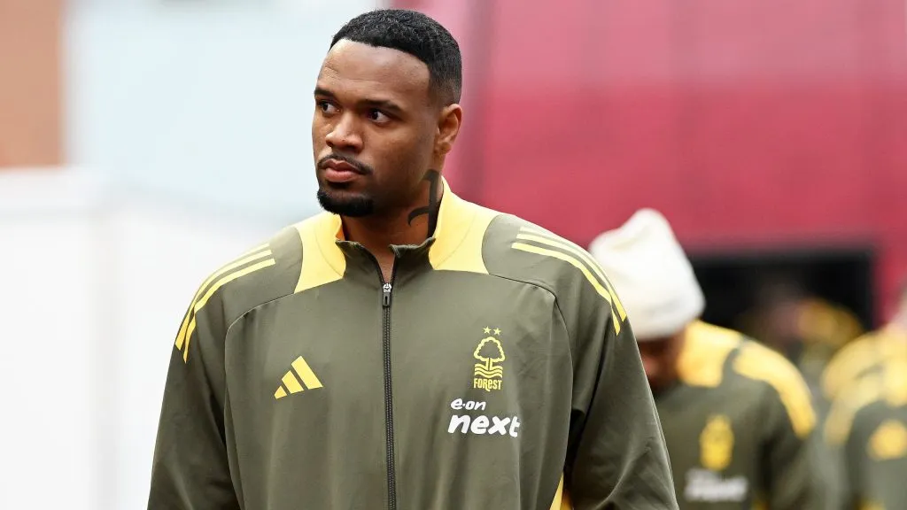 Carlos Miguel despertou o interesse de três equipes do futebol nacional – Foto: Clive Mason/Getty Images