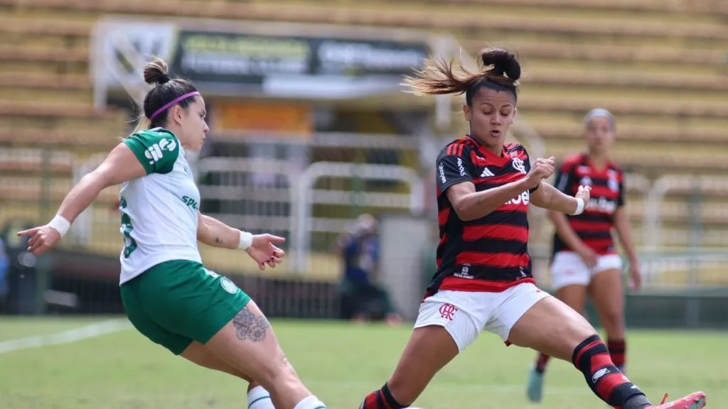 Flamengo e Palmeiras em campo pelo Brasileirão Feminino