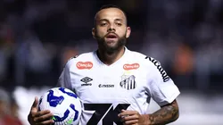 Guilherme vai seguir no Santos.
