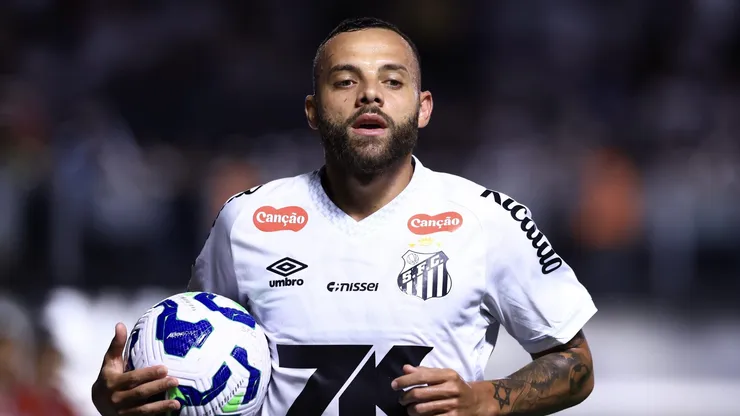 Guilherme vai seguir no Santos.