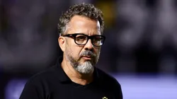 SP - SANTOS - 01/05/2025 - COPA DO BRASIL 2025, SANTOS X CRB - Cleber Xavier tecnico do Santos durante partida contra o CRB no estadio Vila Belmiro pelo campeonato Copa Do Brasil 2025. Foto: Marcello Zambrana/AGIF