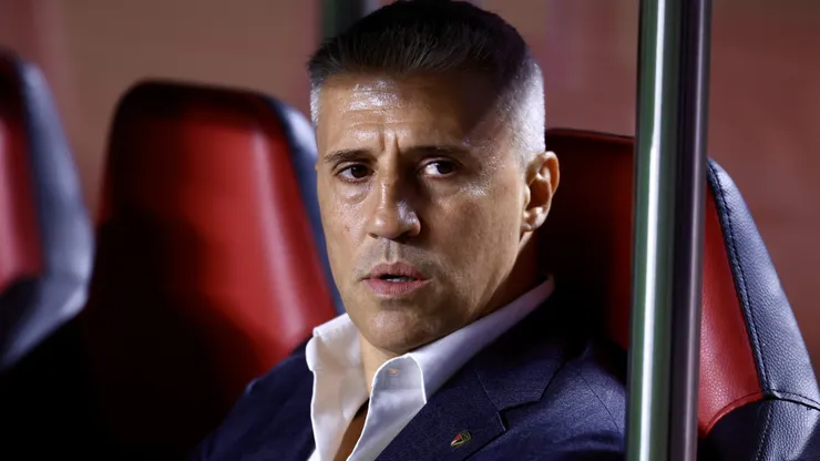 Crespo quer um novo zagueiro - Foto: Marcello Zambrana/AGIF.