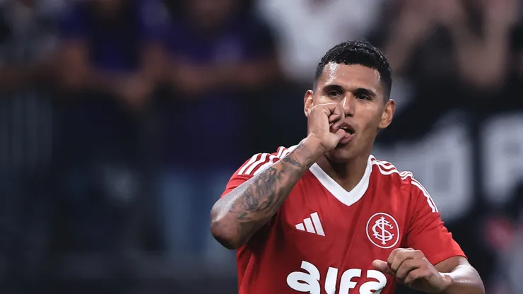 Aguirre jogador do Internacional comemora seu gol durante partida contra o Corinthians no estadio Arena Corinthians pelo campeonato Brasileiro A 2025. Foto: Ettore Chiereguini/AGIF