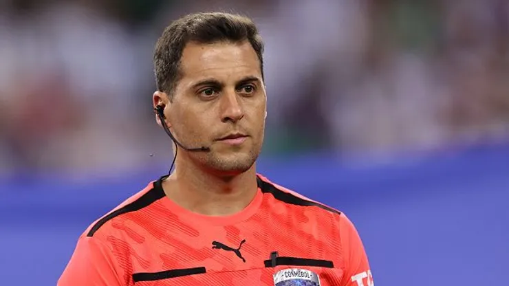 Gustavo Tejera, árbitro uruguaio apita partida decisiva da Libertadores 2025