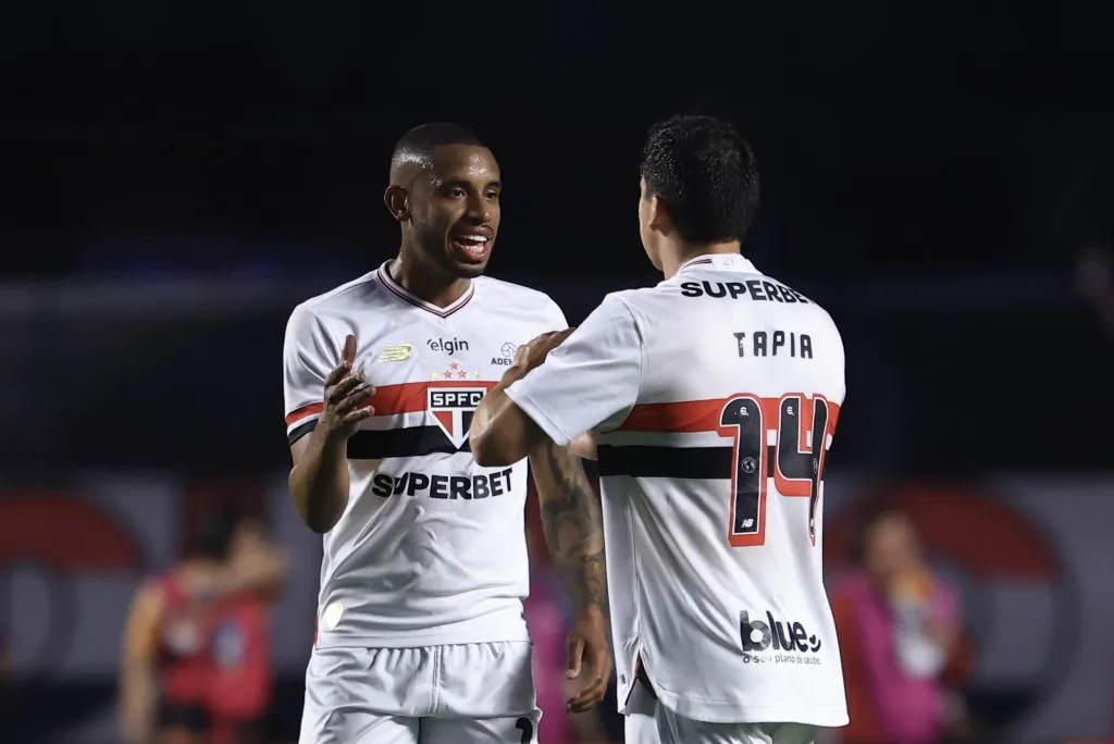 André Silva e Tapia serão opções de Hernán Crespo no banco de reservas em Medellín – Foto: Marcello Zambrana/AGIF