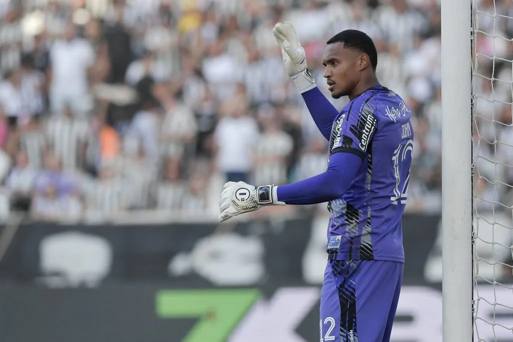 John atuou pela última vez na derrota do Botafogo para o Cruzeiro, no dia 03 de agosto. Foto: Thiago Ribeiro/AGIF