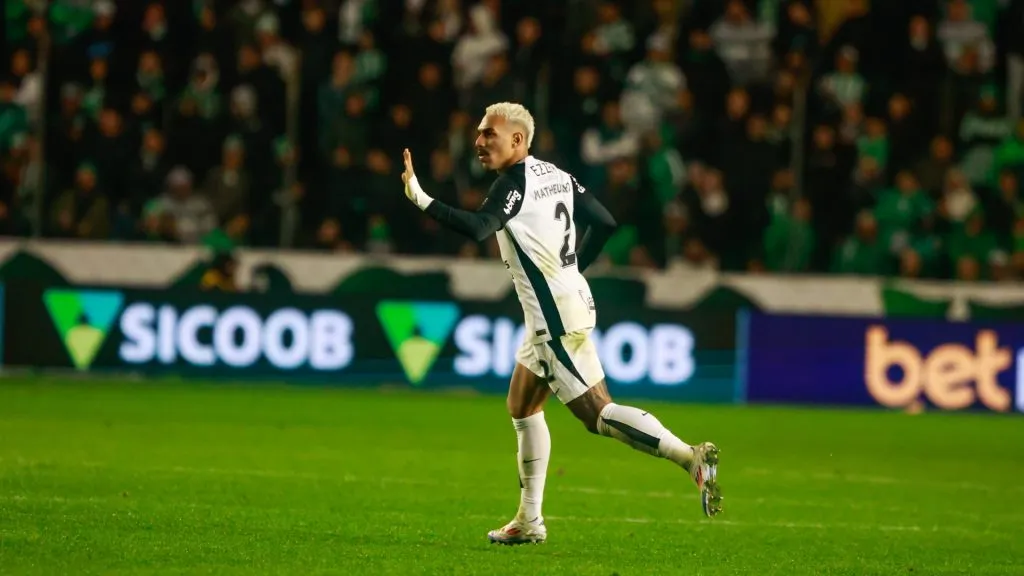 Matheuzinho foi um dos poucos destaques do Corinthians – Foto: Luiz Erbes/AGIF