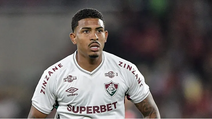 RJ - RIO DE JANEIRO - 20/07/2025 - BRASILEIRO A 2025, FLAMENGO X FLUMINENSE - John kennedy jogador do Fluminense durante partida contra o Flamengo no estadio Maracana pelo campeonato Brasileiro A 2025.