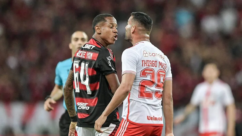 Flamengo x Inter no Maracanã. Foto: Thiago Ribeiro/AGIF