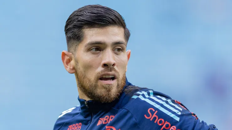 Rossi recebeu proposta para deixar o Flamengo, mas quer renovar com a equipe