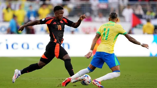 Sinisterra durante partida. Foto: Thearon W. Henderson/Getty Images