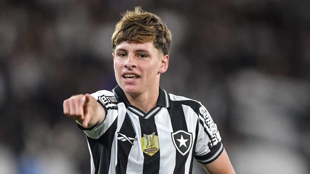 Montoro, atleta do Glorioso. Foto: Thiago Ribeiro/AGIF.