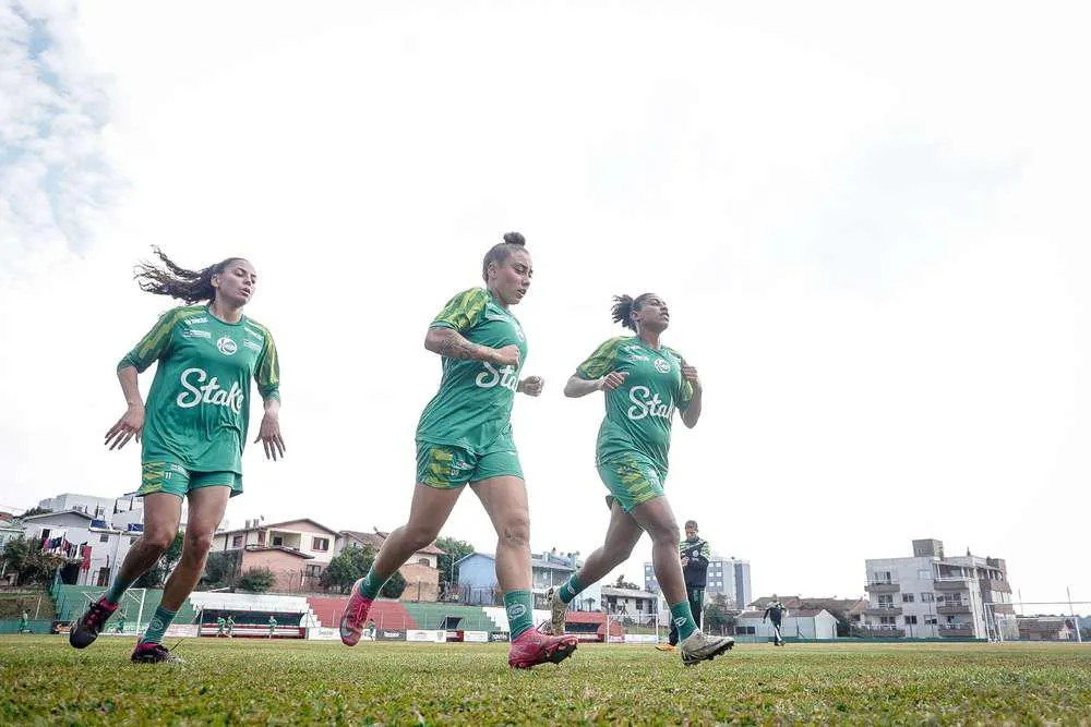 Jogadoras do Juventude retomam treino para o segundo semestre. Foto: Fernando Alves/EC Juventude