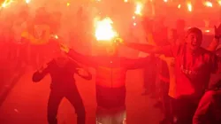 Colorados foram recebidos com as ruas de fogo, em "clima de Libertadores" (Foto: Ricardo Duarte/ Divulgação Inter)