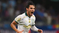 Raphael Veiga, meia-atacante do Palmeiras em partida pelo campeonato brasileiro