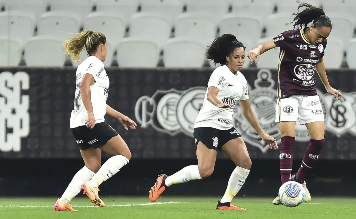 Corinthians vence Ferroviária e amplia liderança no Paulistão