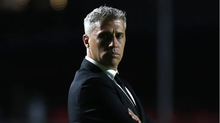 Hernán Crespo demorou para fazer substituições, na opinião de torcedores e setoristas do SPFC