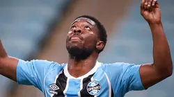 RS - PORTO ALEGRE - 08/07/2025 - RECOPA GAUCHA 2025, GREMIO X SAO JOSE - Francis Amuzu jogador do Gremio comemora seu gol durante partida contra o Sao Jose no estadio Arena do Gremio pelo campeonato Recopa Gaucha 2025.