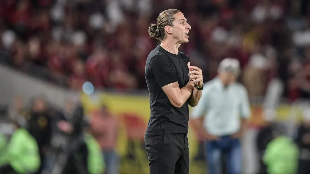 Filipe Luís está definido a equipe para enfrentar o Internacional na Libertadores – Foto: Thiago Ribeiro/AGIF