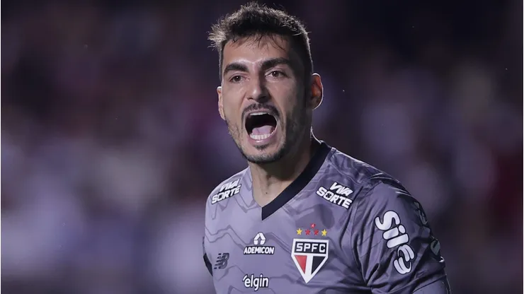 Goleiro decidiu para o São Paulo - Foto: Ettore Chiereguini/AGIF.